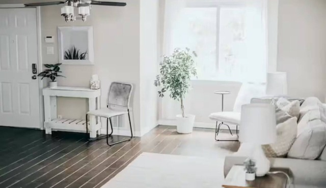 Private Garage+Laundry+Restaurant Row+93 Walkscore