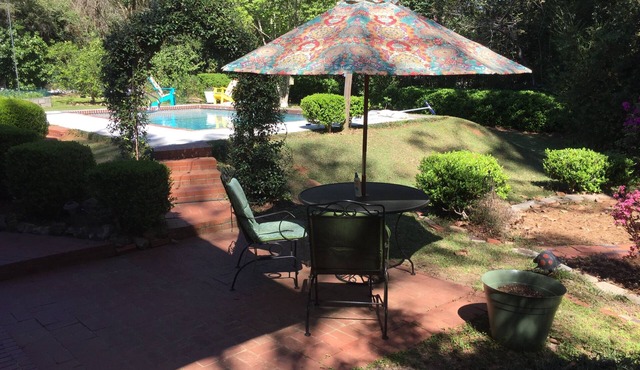 Private Garden Guest House with separate entrance near FSU, downtown and TMH.