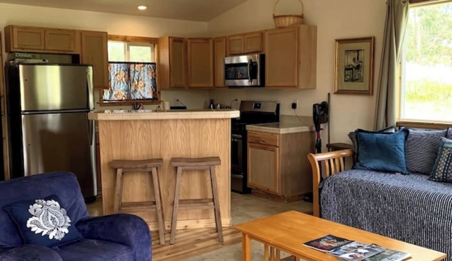 Private Garden Home near beach&downtown Ft.Bragg-quiet & nice!