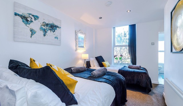 Private garden maisonette near Anfield