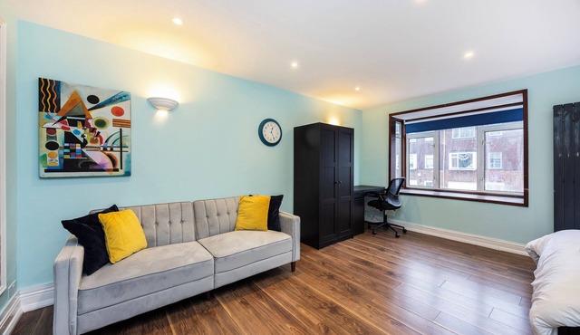 Private Garden & Parking | Entire Home Thamesmead