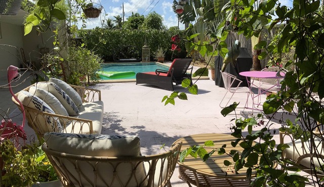 Private Garden-Pool Oasis