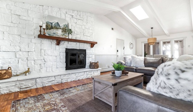 Private gated estate home, close to Tramway and Sandia Peak tram
