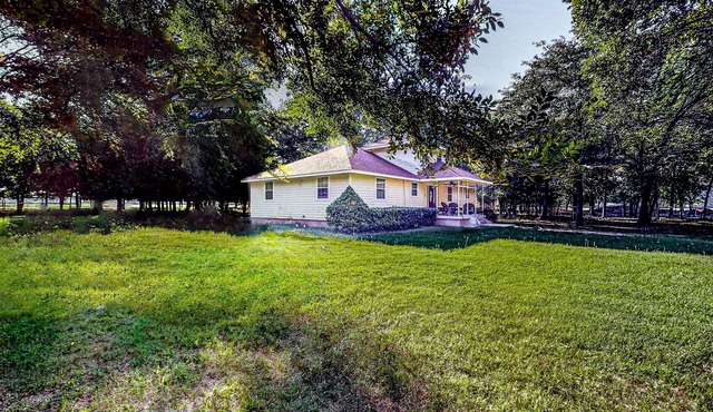 Private gated home on 5 acres near Lake Texoma with dog-friendly yard & firepit