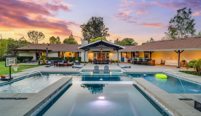 Private gated home, pool/hot tub, bbq, beach, families, summer vacation.
