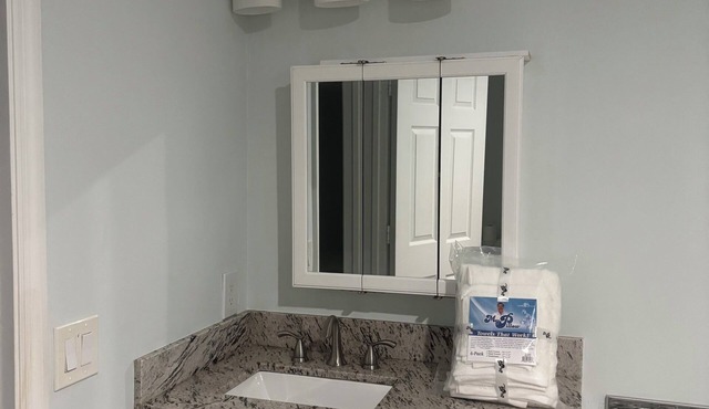 Private gated house close to the beach. 5 bed rooms , 4 bathrooms , POMPANO