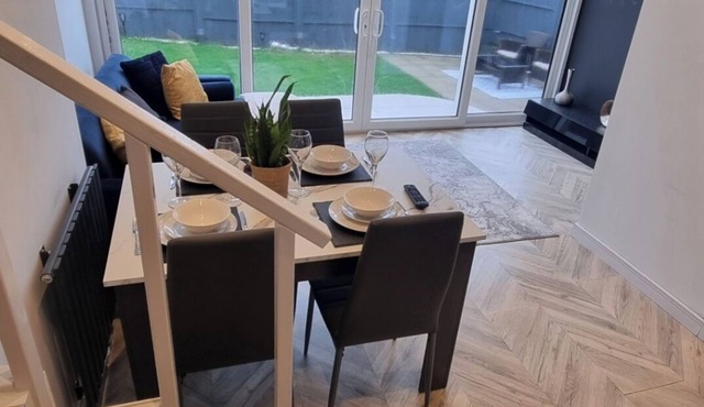 Private Gated Modern Home in Southampton - Estwood