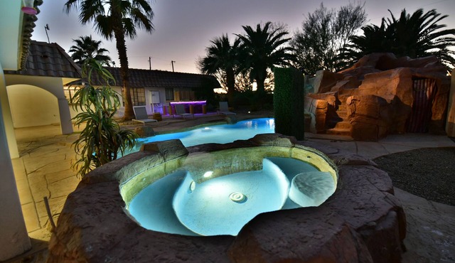 Private gated Resort home near the strip! 3 NIGHT MIN
