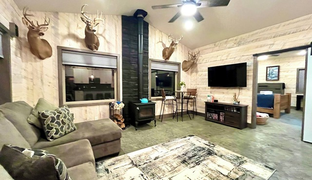 Private Gated Cabin Fireplace Pet Friendly UTV Rout Wheelchair Accessible