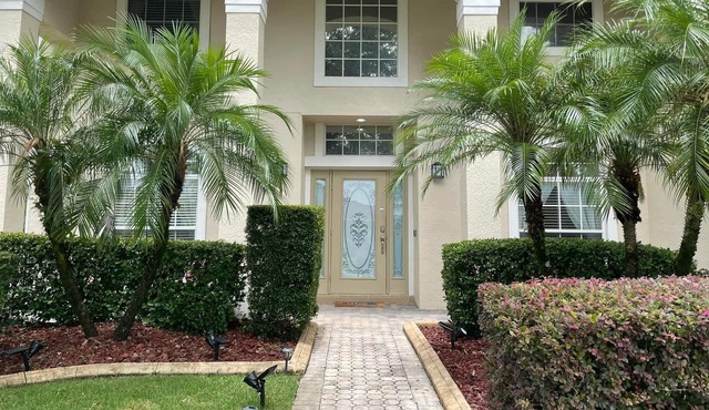 Private Getaway In A Amazing Golf Course Prestige Community Minutes from Disney!