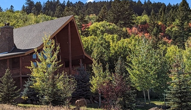 Private getaway near Bear Lake, ATV hike, cave tours, and kayaking, game room.