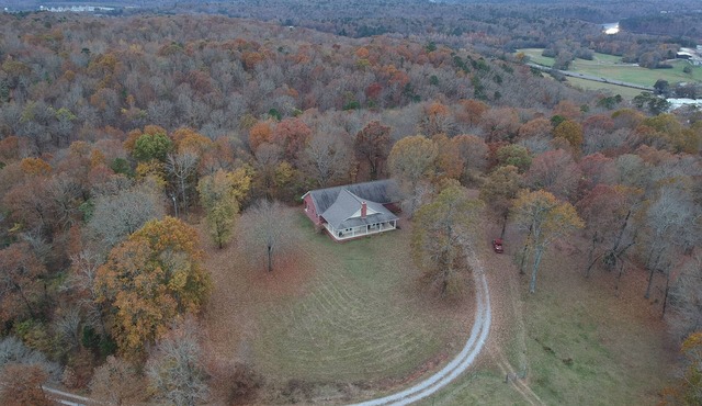 Private getaway, new, overlooking Hot Springs 270 east. Temporary housing rates