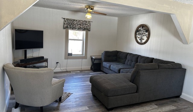 Private getaway on 4 acres-Close to lots of outdoor activities!