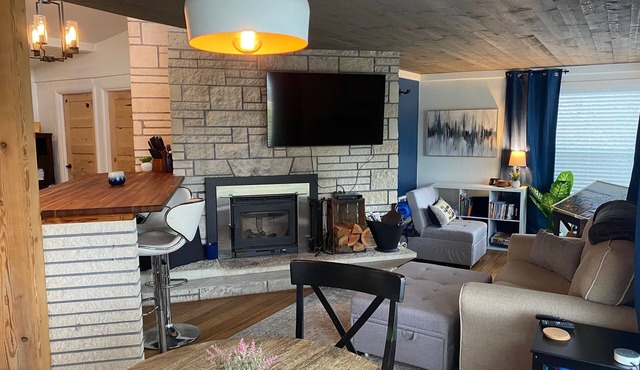 Private getaway with lake and mountain views!