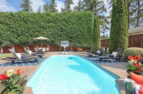 Private Graham Oasis - Heated Pool, Spa & Family Fun