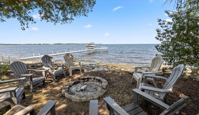 Private Green Bay Waterfront - Heidaway Cottage
