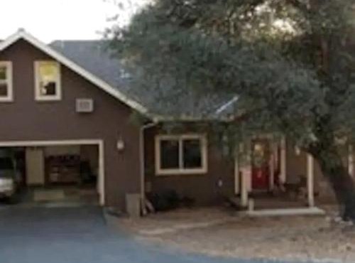 Private Ground Floor Accommodation for a Couples' Getaway in Penn Valley, California