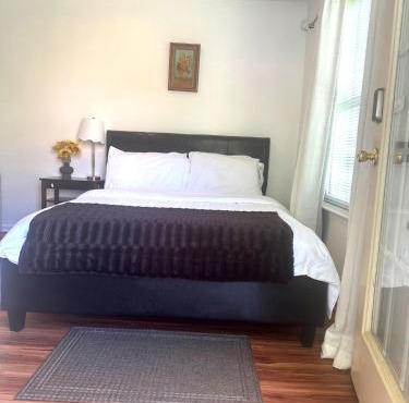 Private Ground -Level Studio Suite