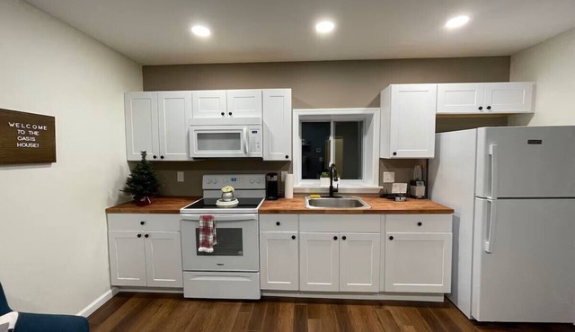 Private Guest -Tiny and Cozy house, Small Street with pacefuls neigh