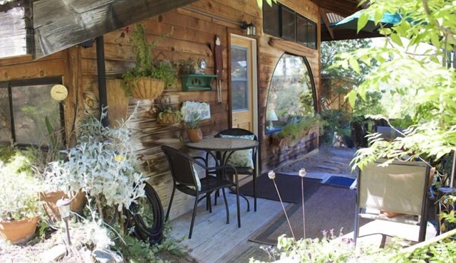 Private guest cottage with mountain, meadow views, 4 miles from Park entrance