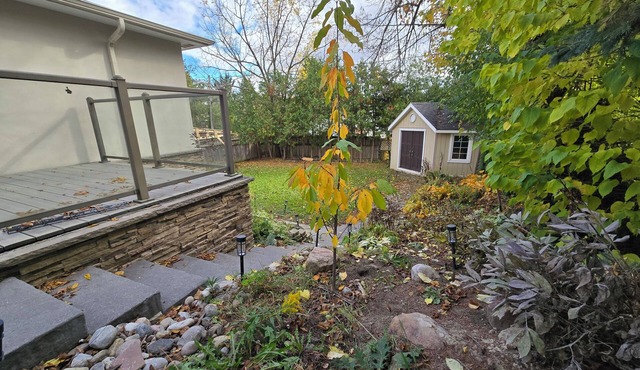 Private Guest House- A Beautiful Walkout Basement