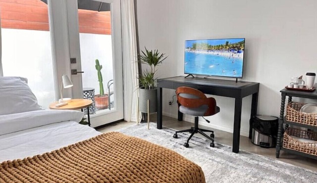 Private Guest Quarter for 1 guest with own Patio & Bathroomnn