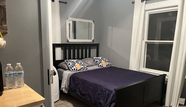 Private guest room in Hollister-Tres Pinos - 20 Min. to Pinnacles National Park.