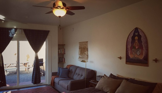 PRIVATE GUEST STUDIO & INSPIRING MT. SHASTA VIEW