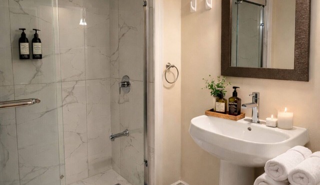 Private Guest Suite | Full Kitchen | Netflix | Cozy