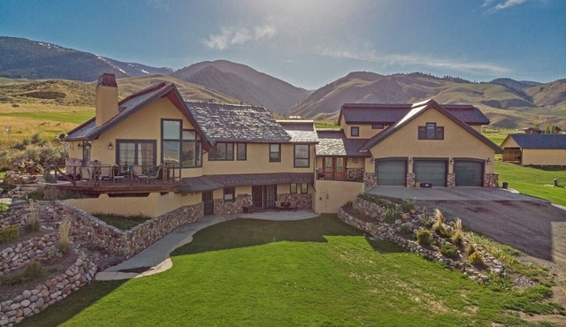 Private Guest Suite, "Hilltops II"