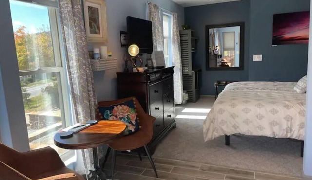Private Guest Suite in the Blue Ridge Mountains with separate entrance