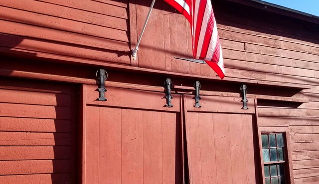 Private Guest Suite in 1771 Farmhouse - 5 minutes to Jiminy Peak