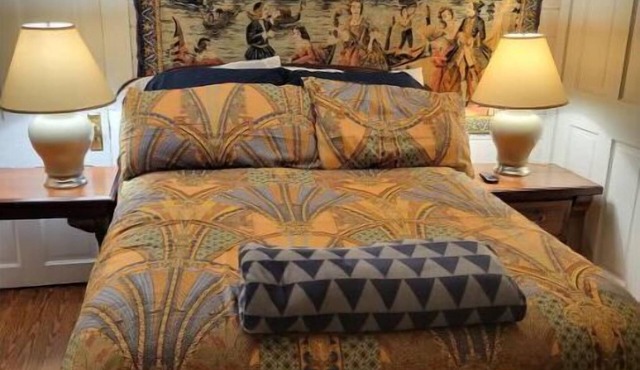 Private Guest Suite in Historic house