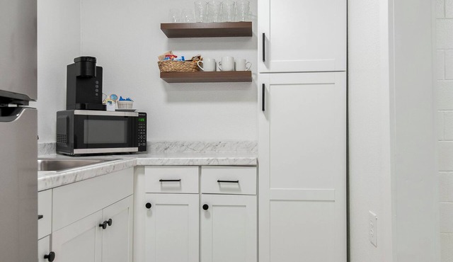 Private guest suite- Sleep & Bike, UPDATED!