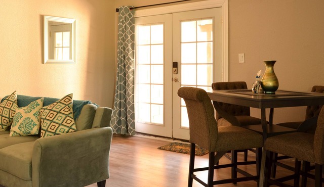 Private guesthouse central to LA & OC