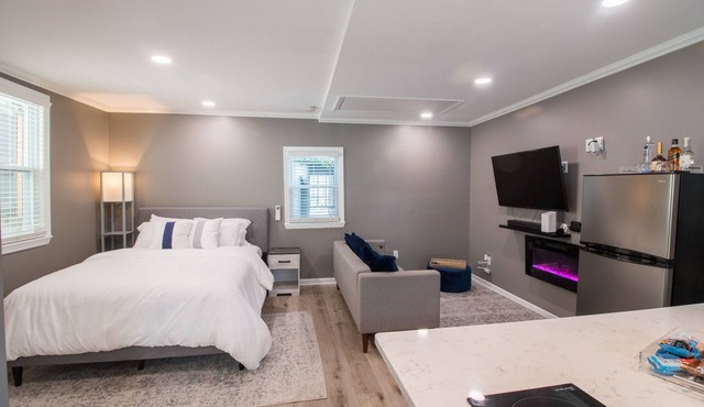 Private Guesthouse close to the Airport & NYC