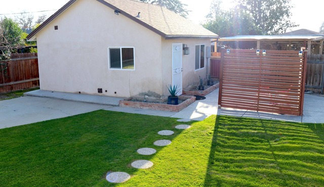 Private Guesthouse with Patio, Minutes to Downtown