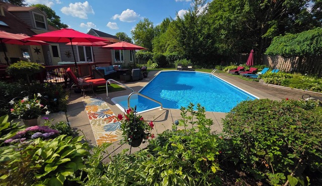 Private Guesthouse with Garage, Pool, Deck and Hot Tub in Fayetteville/Syracuse
