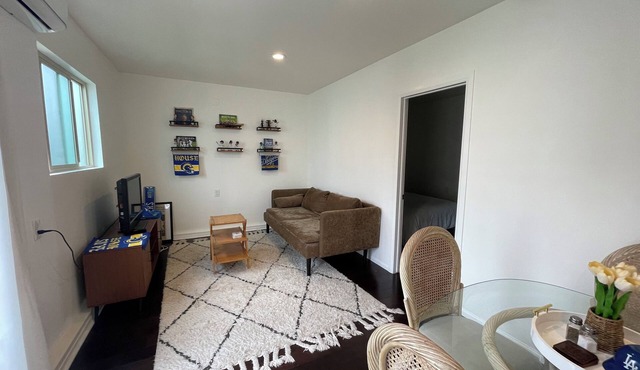 Private Guesthouse Near SoFi/Forum/Intuit/LAX