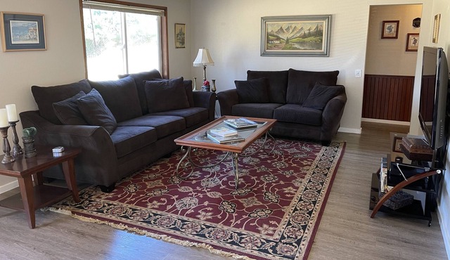 Private Guesthouse on 44 acre Mountain Top