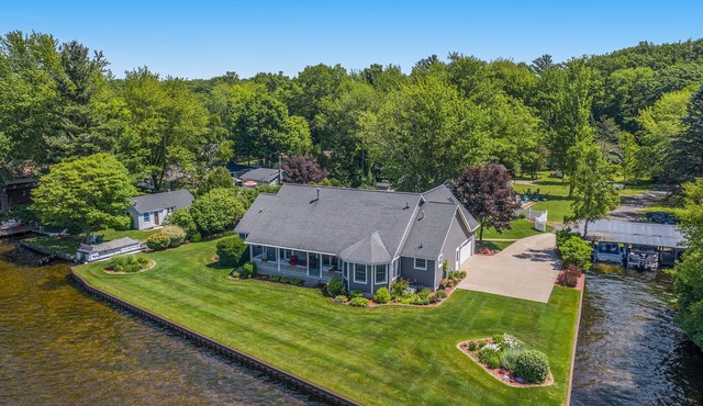 Private Hamlin Lake Water Front Cottage Perfect Family Retreat
