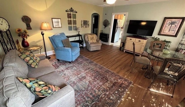 Private Happy 2 BDRM Home Public Beach & Marina with Restaurant Minutes Away