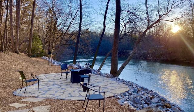 Private haven on the banks of the Chattahoochee River.