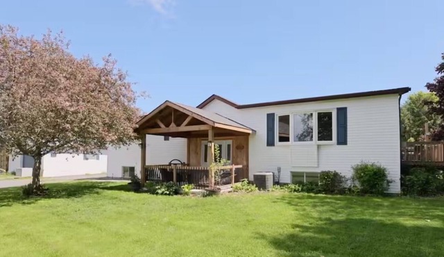 Private Hay Bay Waterfront Napanee w/Pool & Dock