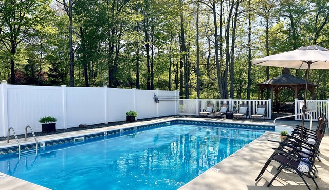 PRIVATE HEATED POOL-HotTub-Gameroom-6 BR/5 BA-Modern-1Acre
