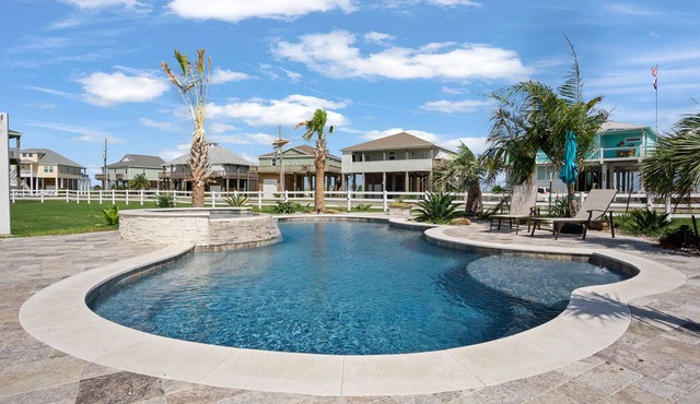 Private Heated Pool & Hot Tub ~ Family Oasis ~ King Beds ~ Ocean View