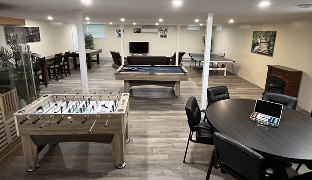 Private heated pool., 6 bedrooms, 4,500 SqFt, hot tub, sauna, game room