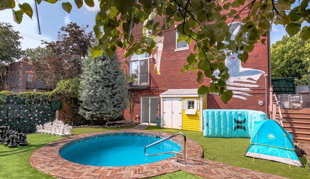 Private Heated Pool with City views and Gym!