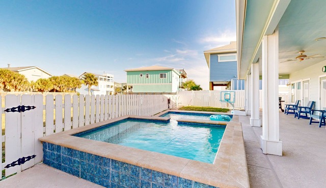 Private Heated Pool ,Hot Tub and Golf Cart Included