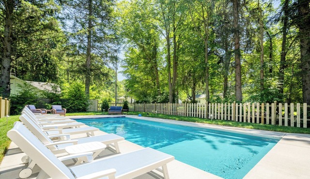 Private Heated Pool and Hot Tub!